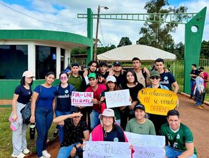 Estudiantes de la UNE exigen diálogo con Santiago Peña · Radio Monumental 1080 AM