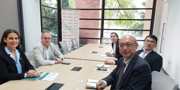 Socializan avances para instalar fábrica de buses eléctricos en el país