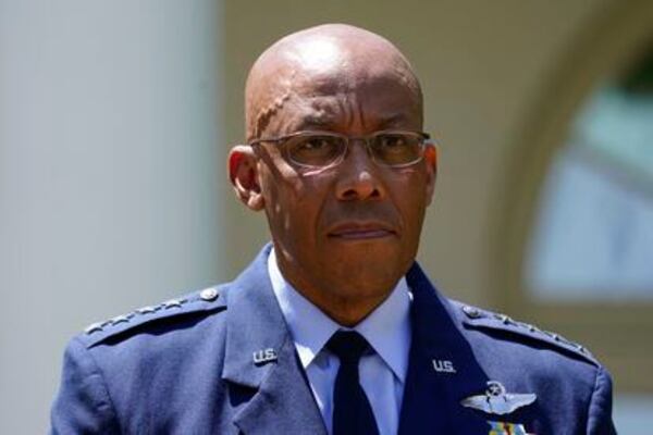 Los jefes de defensa de Estados Unidos y China se reunieron por primera vez en 18 meses en medio de las tensiones globales - .::Agencia IP::.