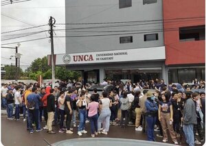 Estudiantes cierran ruta en Caaguazú, apoyando a universitarios de la UNA - ADN Digital