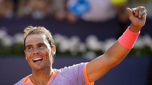 Nadal regresa con una plácida victoria