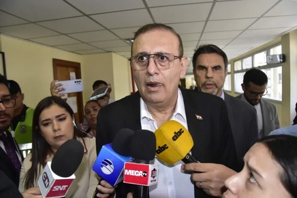 Juez desestima restitución de fueros a senador Erico Galeano