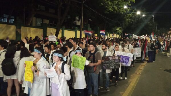 Multitudinaria marcha contra la ley Hambre Cero - Megacadena - Diario Digital