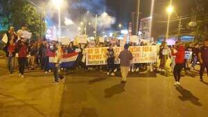 Estudiantes de la UNCA Y UNA marchan en Coronel Oviedo - Nacionales - ABC Color