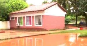 La Nación / Una escuela, bajo agua y 250 familias afectadas en Central