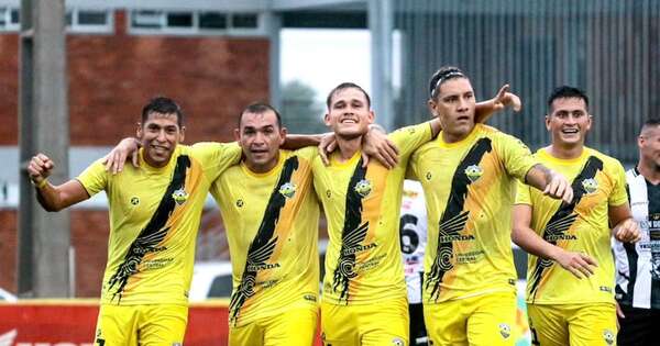 La Nación / Recoleta aplastó a Deportivo Santaní