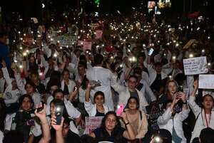 “Minoría” de 6 mil estudiantes de la UNA protestó contra Gobierno de Santi; a nivel nacional hablan de 20.000 manifestantes - Nacionales - ABC Color