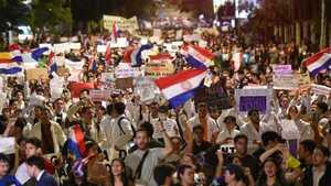 Lo que tenés que saber: Miles de universitarios protestan contra gobierno de Santiago Peña