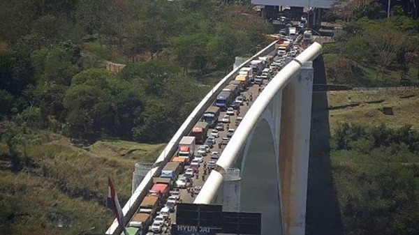 Expertos buscarán estrategias para mejorar el paso de las importaciones y exportaciones - La Clave