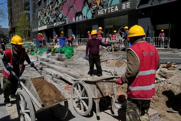 La economía china creció más de lo previsto en el primer trimestre: 5,3 por ciento - .::Agencia IP::.