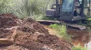 Gobierno en coordinación con la Gobernación de Ñeembucú intensifica trabajo de limpieza de los cauces hídricos - .::Agencia IP::.