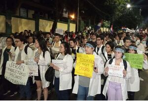 Marcha de estudiantes: senador oficialista dice que hay intenciones de "deslegitimar" al Gobierno - Megacadena - Diario Digital