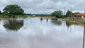 Video: inundación obliga a suspender clases presenciales en Tacuaras, Ñeembucú - Nacionales - ABC Color