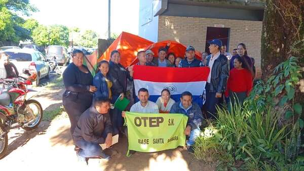 Cerca de tres mil alumnos paralizan actividades educativas en San Pedro para exigir rubros y aulas - Nacionales - ABC Color