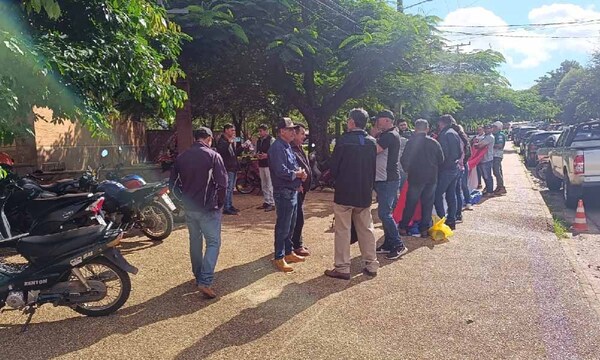 Cansados de la inseguridad, pobladores de Blas Garay realizaron un mitin frente a la fiscalía de Coronel Oviedo – Prensa 5