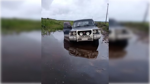 Docente atrapado 24 horas por lluvias en camino rural