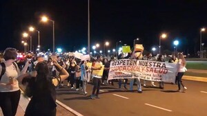 Estudiantes de la UNI Itapúa protestan por programas educativos