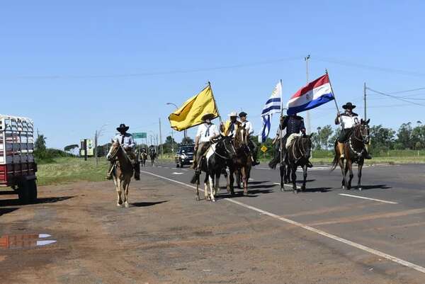 Jinetes uruguayos llegaron a Misiones - Nacionales - ABC Color