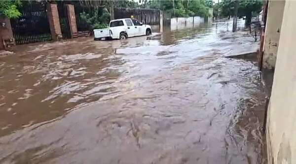 Residentes de Palma Loma-Luque sufren los estragos de las inundaciones y exigen respuestas de la Municipalidad - Nacionales - ABC Color