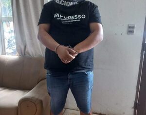 Acusan a «pirañita» que se hizo pasar por asaltar y robar celular de alta gama