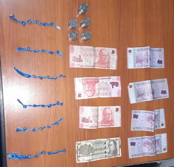 Casi una decena de policías detienen a un sospechoso microtraficante de crack con 30 “moñitos” - Policiales - ABC Color