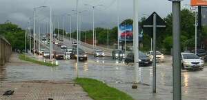 MOPC culpa a arroyo por inundación en zona del puente Héroes del Chaco - Economía - ABC Color