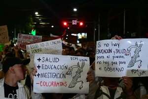 Hambre Cero: universitarios siguen protestas; Gobierno llama a diálogo y anuncia implementación para este año - Nacionales - ABC Color