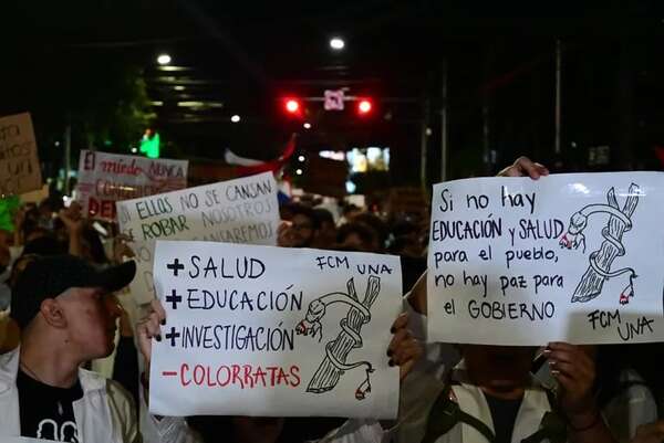 Hambre Cero: universitarios siguen protestas; Gobierno llama a diálogo y anuncia implementación para este año - Nacionales - ABC Color
