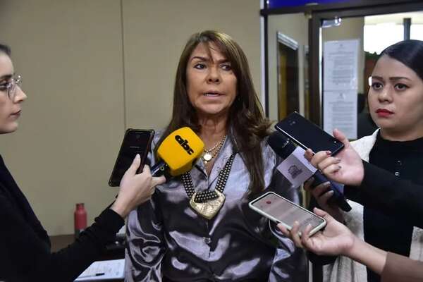 Celeste ensalza a estudiantes y dice que ellos les reemplazarán - Política - ABC Color