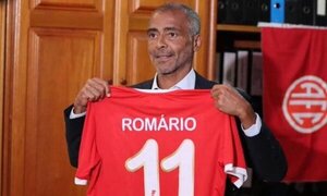 Romário dice que cumplirá el sueño de jugar profesionalmente junto a su hijo - Radio Imperio 106.7 FM