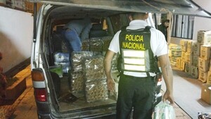 Caen en San Pedro una furgoneta con mercaderías de contrabando