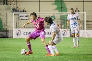 Con el gol de Roque a los 90, Libertad se salvó de una derrota ante Nacional - trece