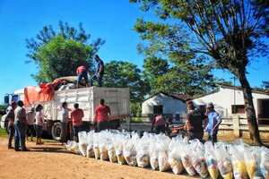 Continúa asistencia a familias afectadas por inundaciones en Ñeembucú - .::Agencia IP::.