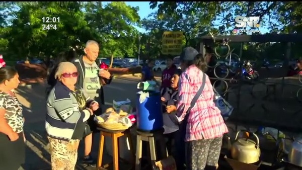 Vendedores se niegan a ser desalojados frente hospital de clínicas - SNT