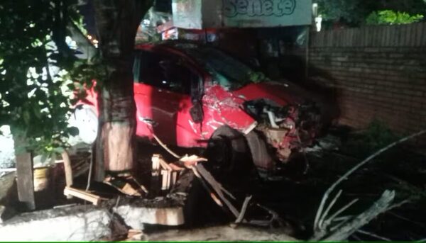 Fatal accidente en San Lorenzo: motociclista muere tras ser arrollado por auto que pasó semáforo en rojo