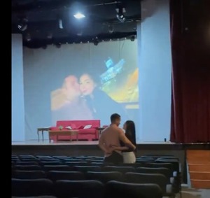Amor en el teatro: ¡Denis Barrios sorprende con pedido de noviazgo! - trece