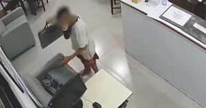 La Nación / Adolescente robó 19 notebooks, fue detenido y nuevamente se fugó