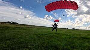 Cumplí tu sueño de saltar en paracaídas con la Escuela Free Spirit