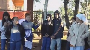 Colegio en Itauguá podría cerrarse por falta de docentes y alumnos se manifiestan
