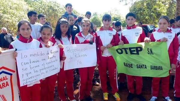 Alumnos de 10 instituciones suspenden clases en reclamo de rubros y aulas en Santa Rosa del Aguaray - Nacionales - ABC Color