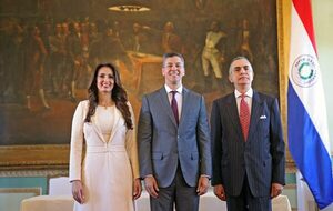 Santiago Peña toma juramento para embajadores de Reino Unido y EAU - ADN Digital