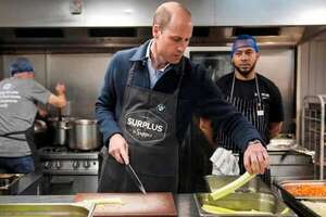 El príncipe William cocinó tras reanudar su agenda sin Kate Middleton  - Gente - ABC Color