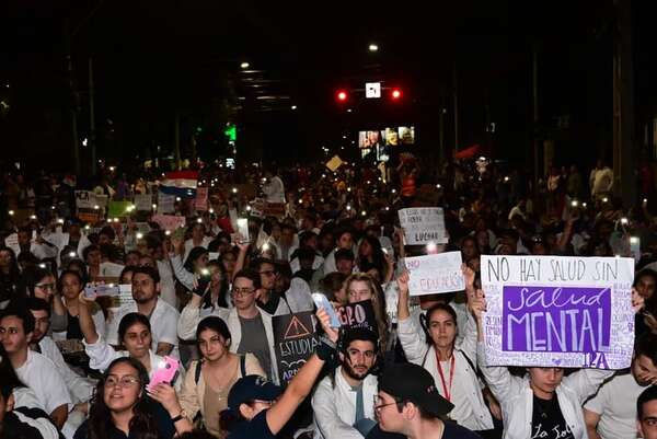 Hambre Cero: Fiuna y Odontología levantan el paro y vuelven a clases - Nacionales - ABC Color