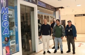 Municipalidad de Ciudad del Este cierra cuatro locales por estafas a turistas