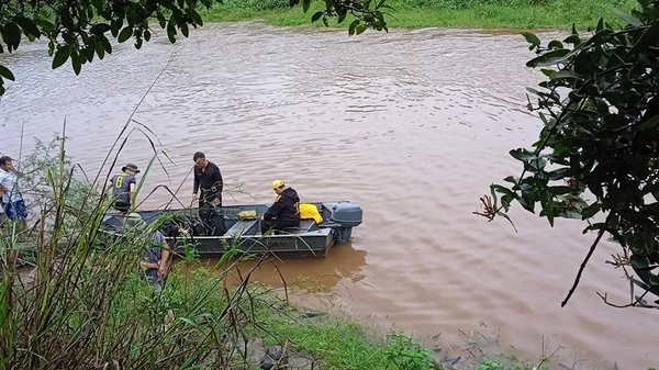 Buscan a joven madre desaparecida en el río Paraguay - Noticiero Paraguay