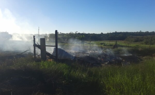 Quema de pastizal provocó incendio de una vivienda en Minga Guazú