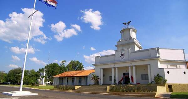 La Nación / La narcoavioneta incautada en Amambay fue trasladada hasta la Fuerza Aérea