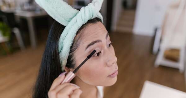 La Nación / Vitaminas que estimulan el crecimiento de las pestañas y el cabello en general