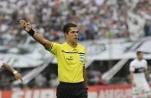 Mario Díaz de Vivar, el árbitro que estará en Pedro Juan
