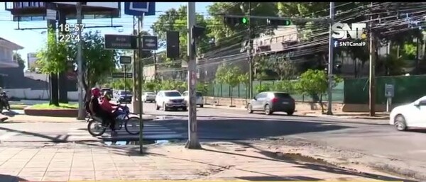 La atacaron en la parada del colectivo - SNT